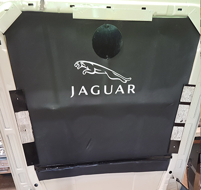 1977-1991 Jaguar XJS-V12 (w/ Hole Cutout)